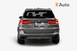 Harmaa BMW X5 2024 kuva 4.