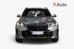 Harmaa BMW X5 2024 kuva 5.