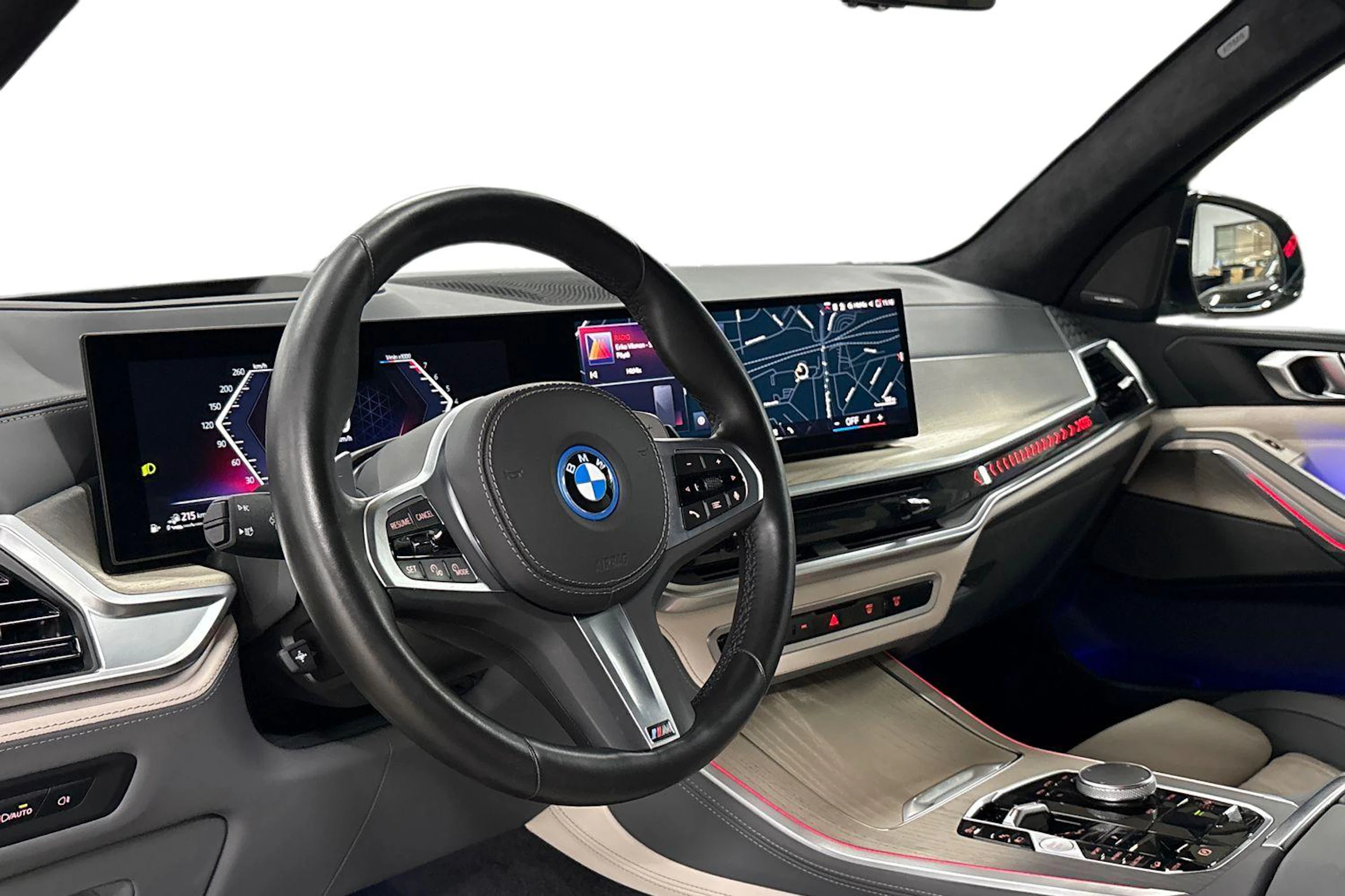 Harmaa BMW X5 2024 kuva 8.