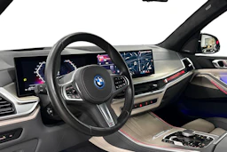 Harmaa BMW X5 2024 kuva 8.