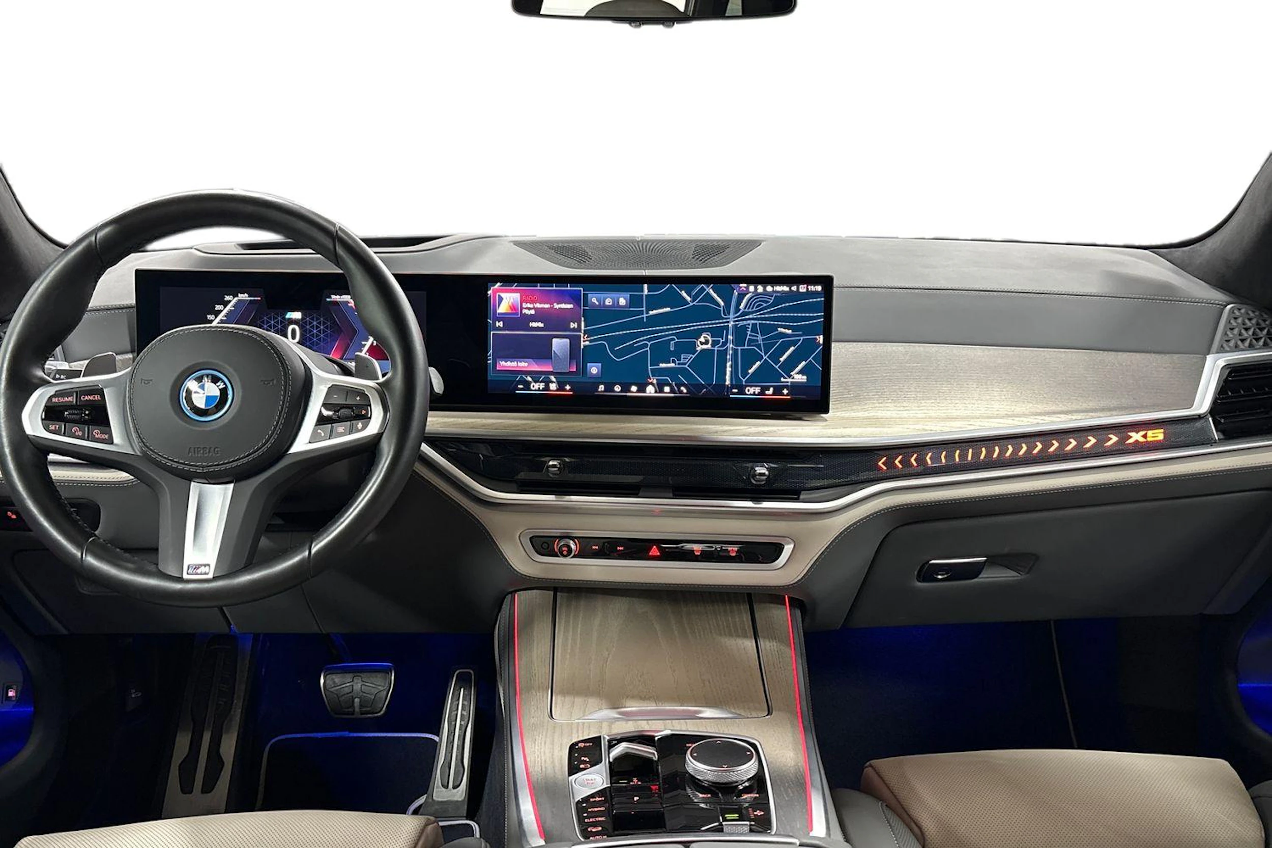 Harmaa BMW X5 2024 kuva 9.