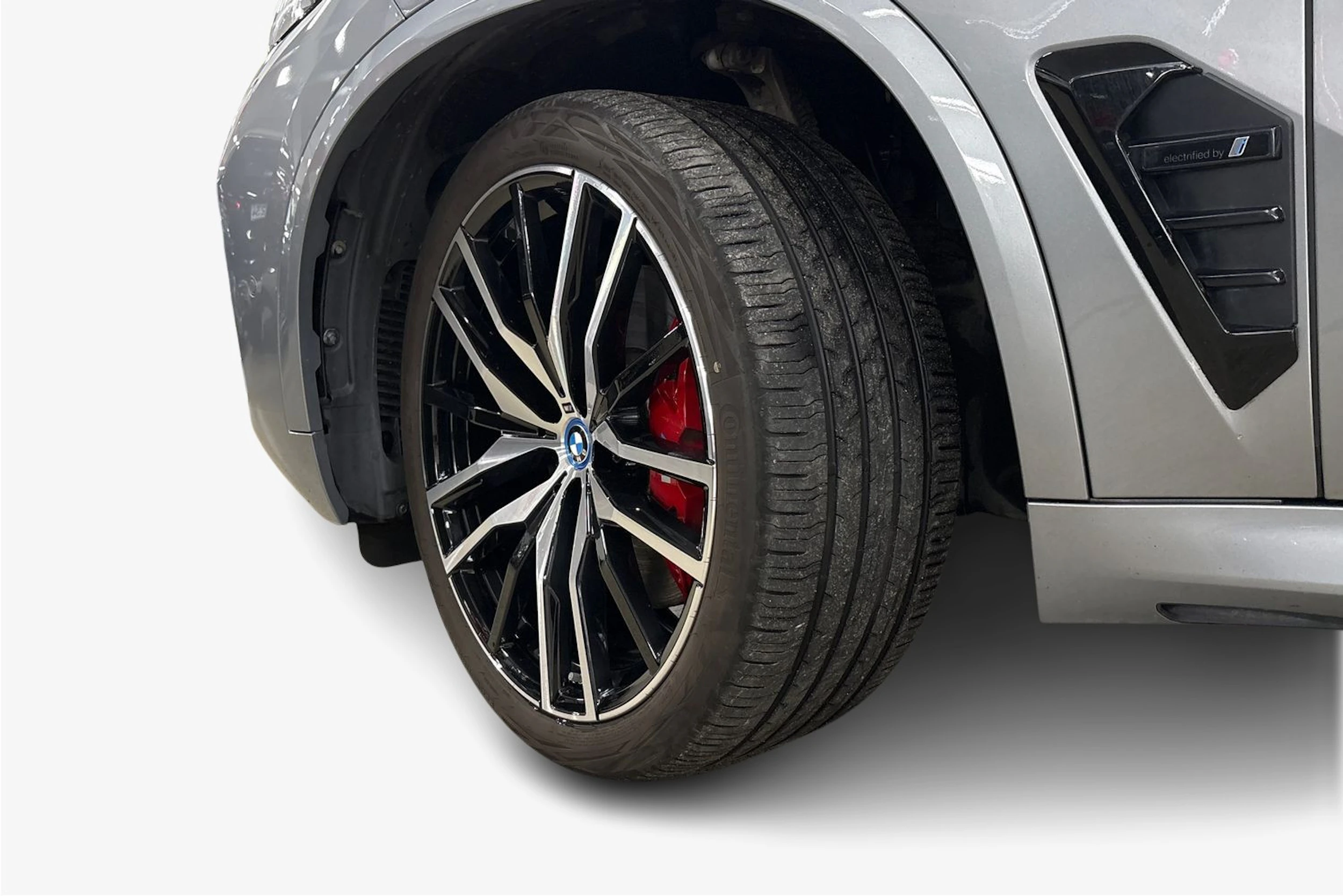 Harmaa BMW X5 2024 kuva 12.