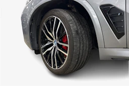 Harmaa BMW X5 2024 kuva 12.