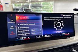 Harmaa BMW X5 2024 kuva 19.