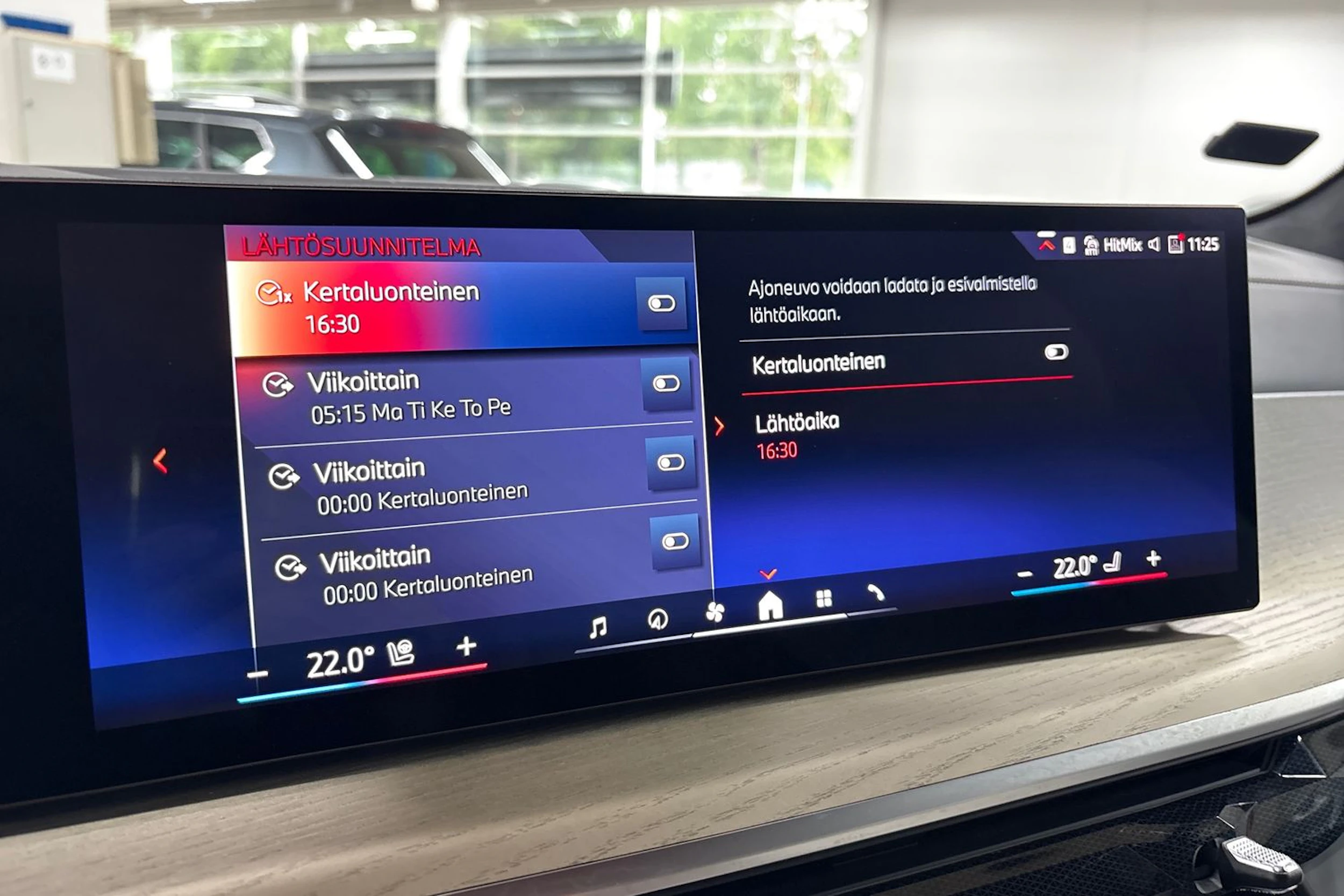 Harmaa BMW X5 2024 kuva 21.