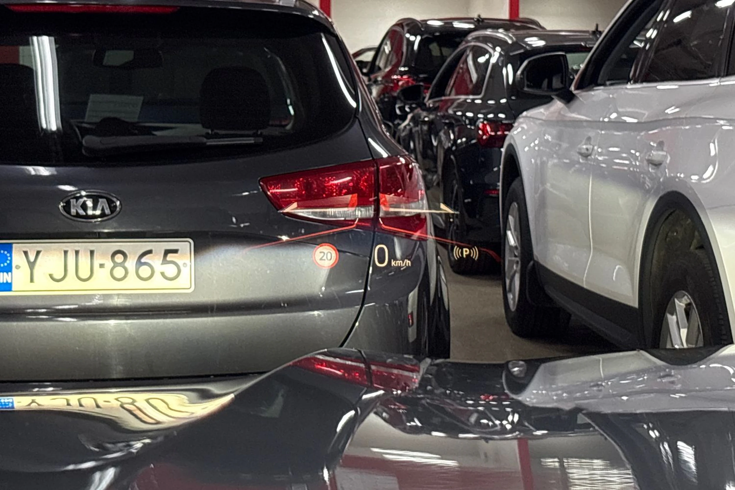 Harmaa BMW X5 2024 kuva 27.