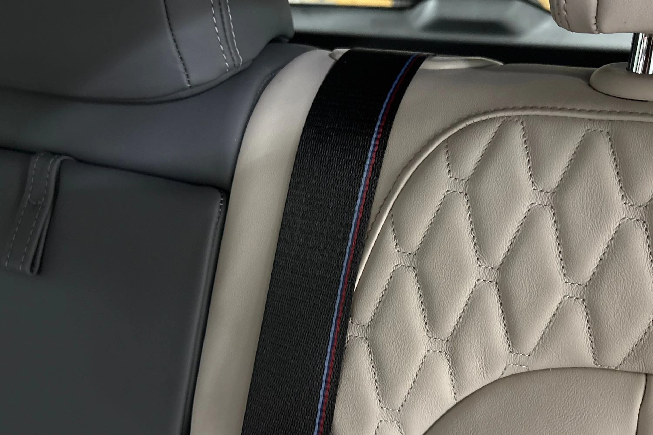 Harmaa BMW X5 2024 kuva 28.