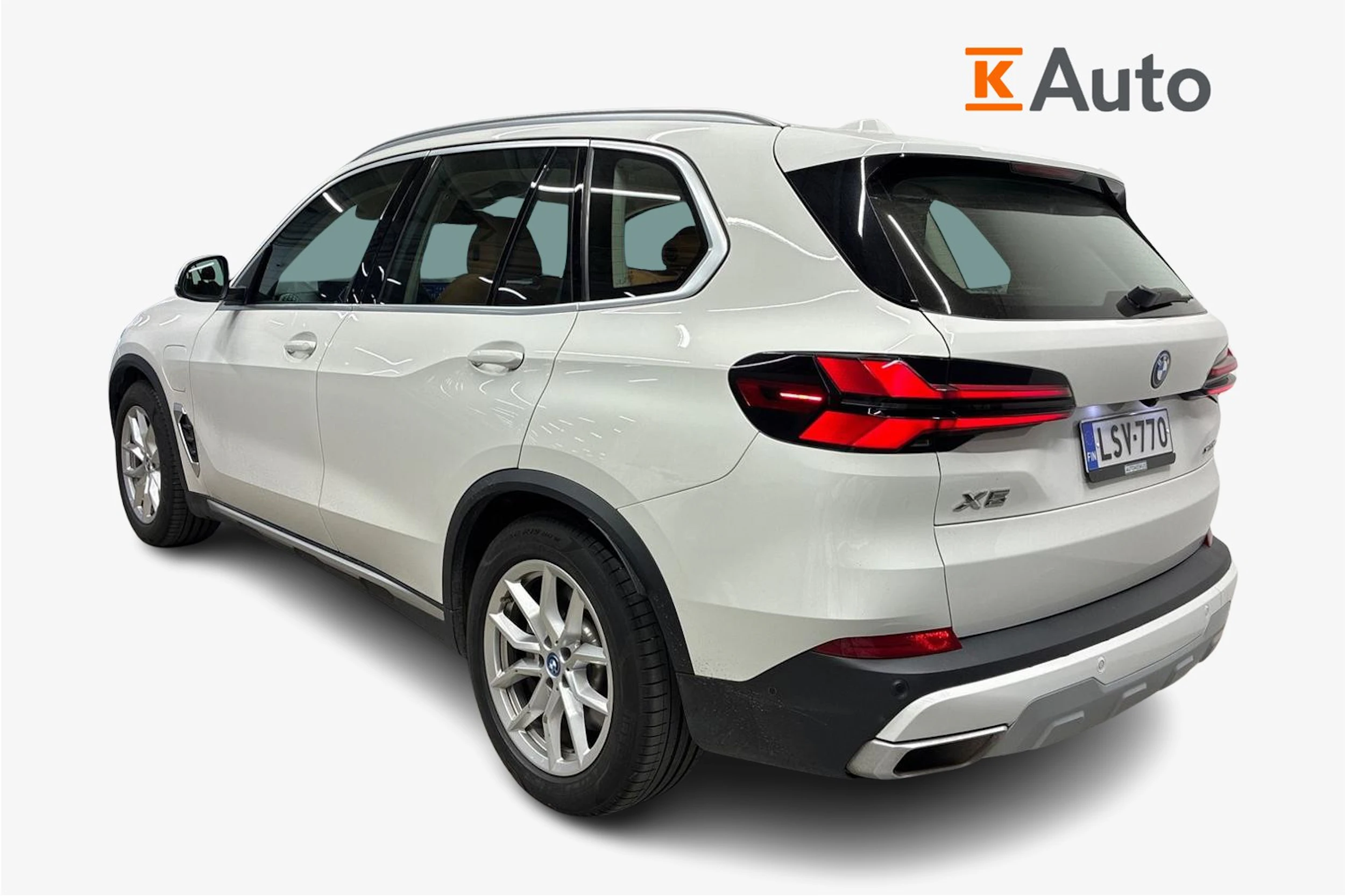 valkoinen BMW X5 2024 kuva 2.