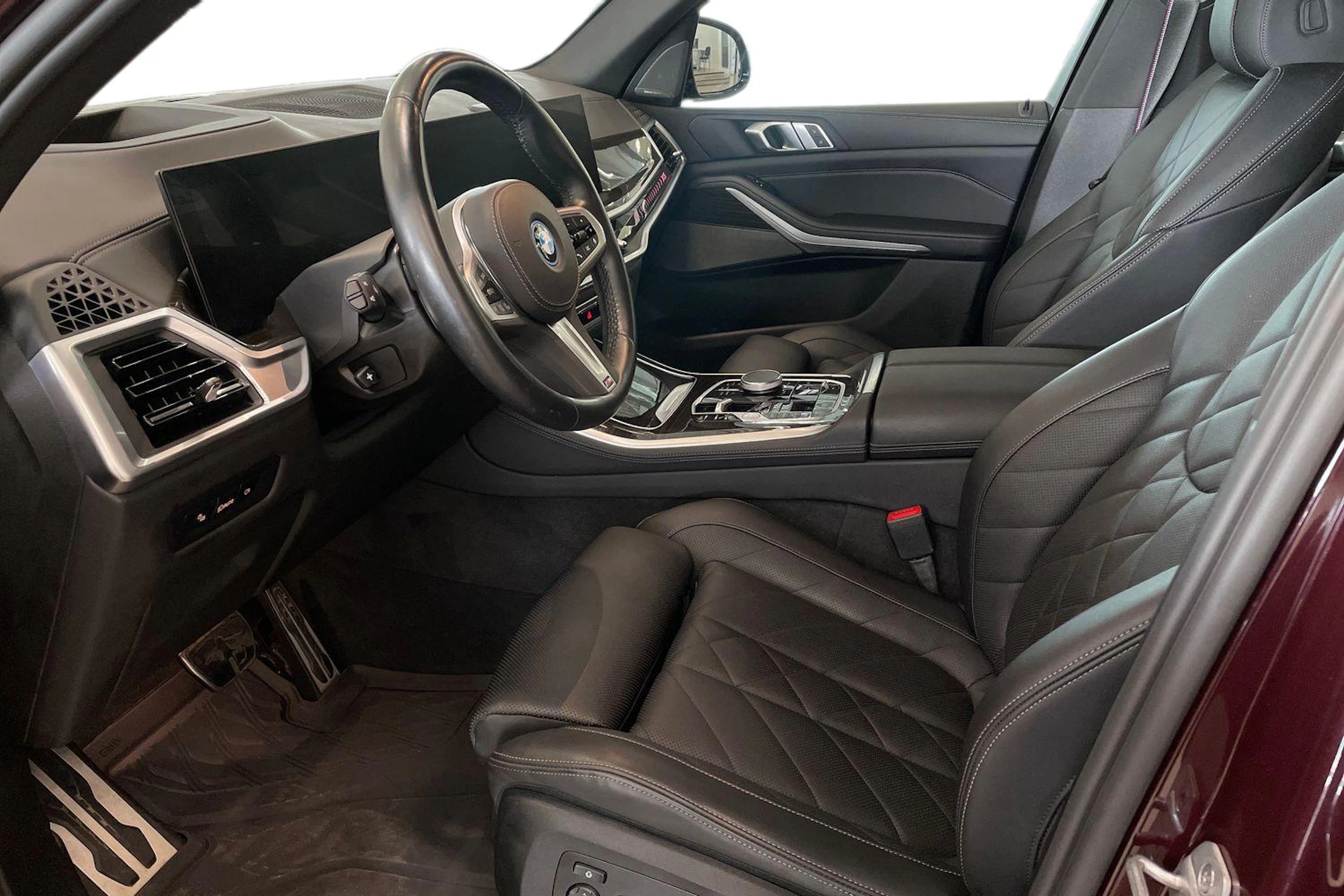met. punainen BMW X5 2024 kuva 6.