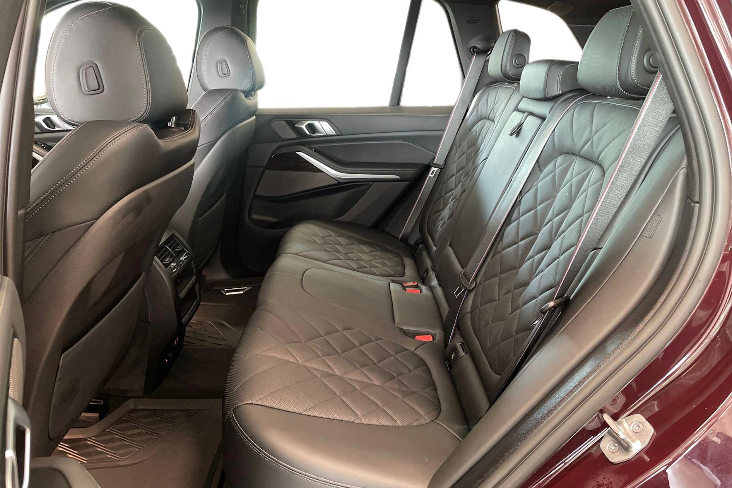 met. punainen BMW X5 2024 kuva 8.