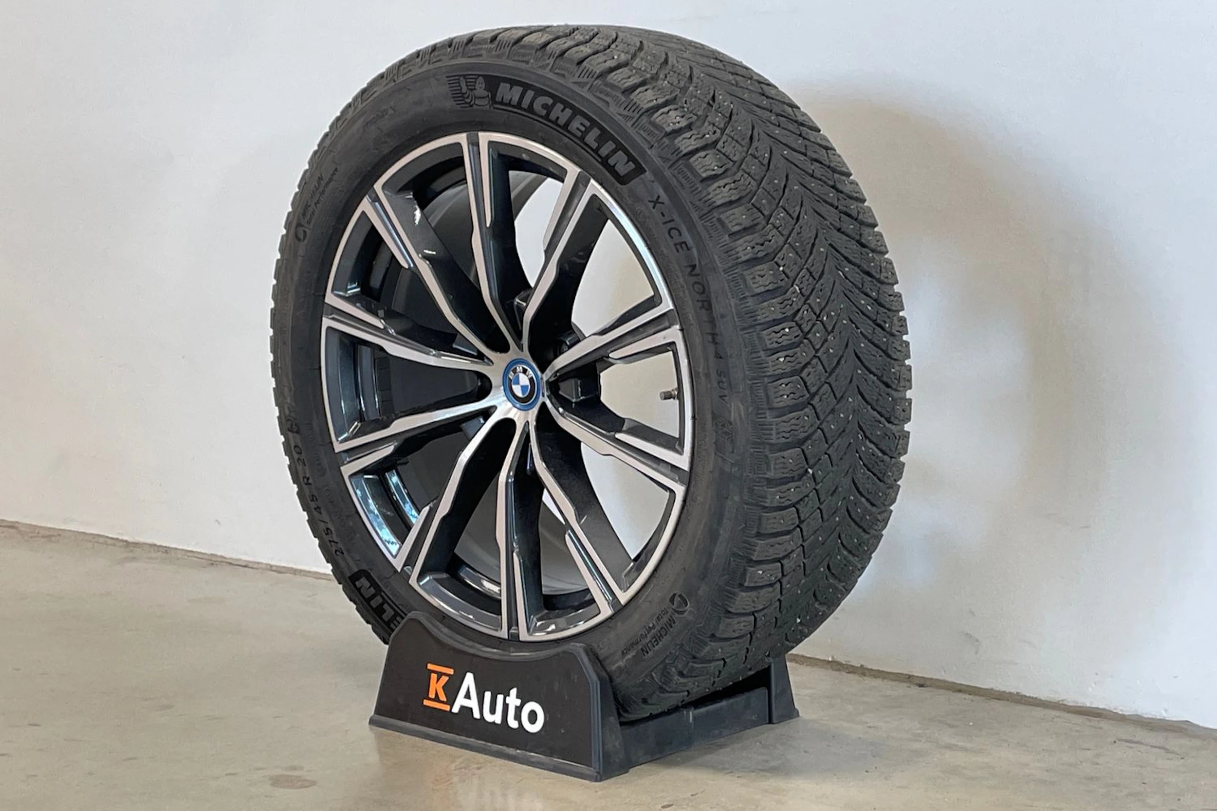met. punainen BMW X5 2024 kuva 10.