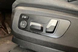 met. punainen BMW X5 2024 kuva 12.