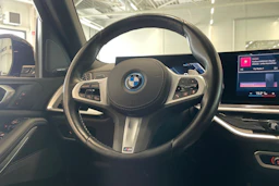 met. punainen BMW X5 2024 kuva 13.