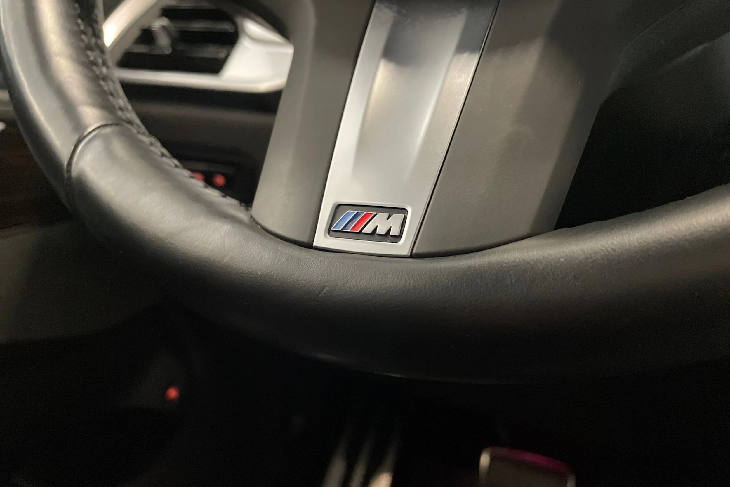 met. punainen BMW X5 2024 kuva 14.