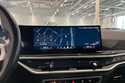 met. punainen BMW X5 2024 kuva 22.