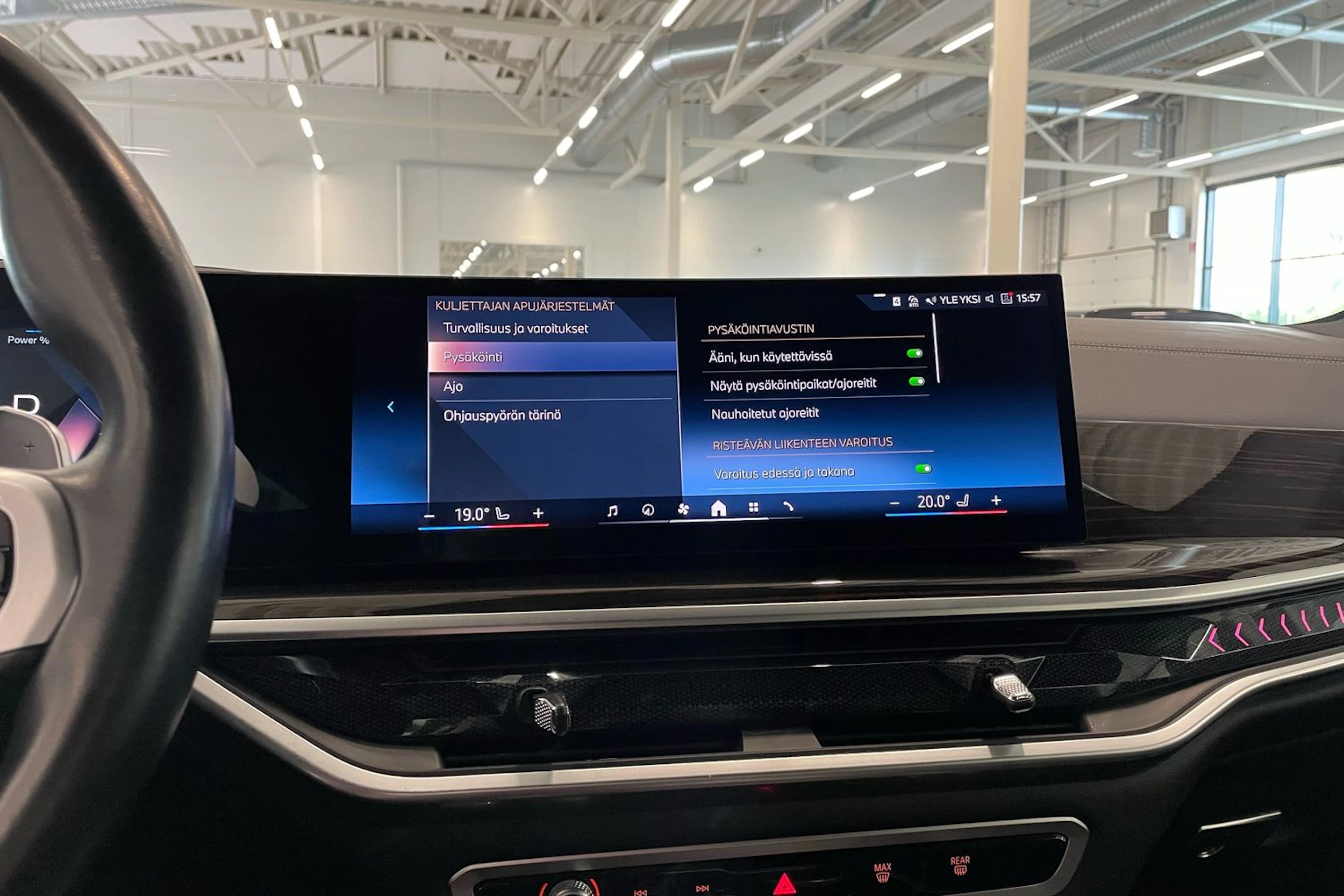 met. punainen BMW X5 2024 kuva 28.