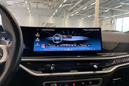met. punainen BMW X5 2024 kuva 33.