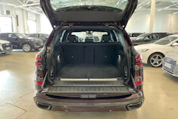 met. punainen BMW X5 2024 kuva 38.