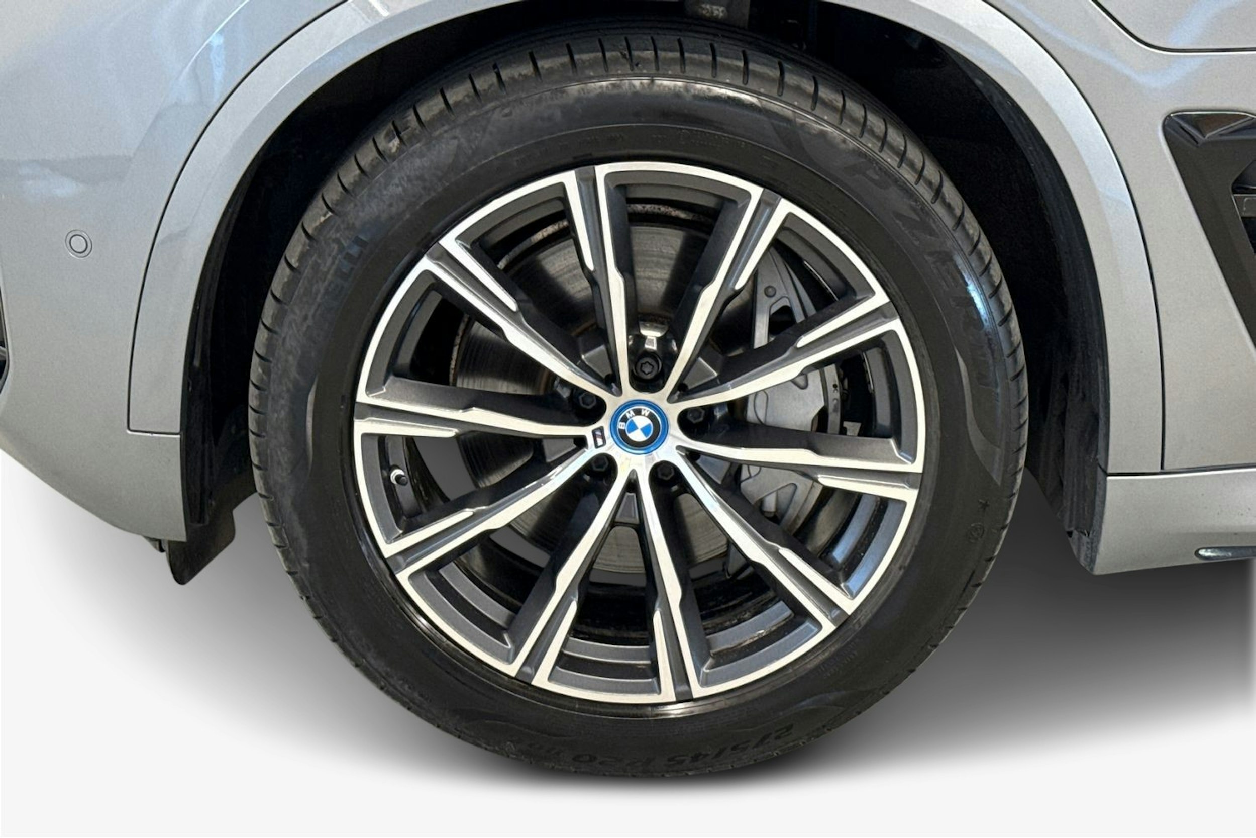 harmaa BMW X5 2024 kuva 9.