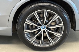 harmaa BMW X5 2024 kuva 10.