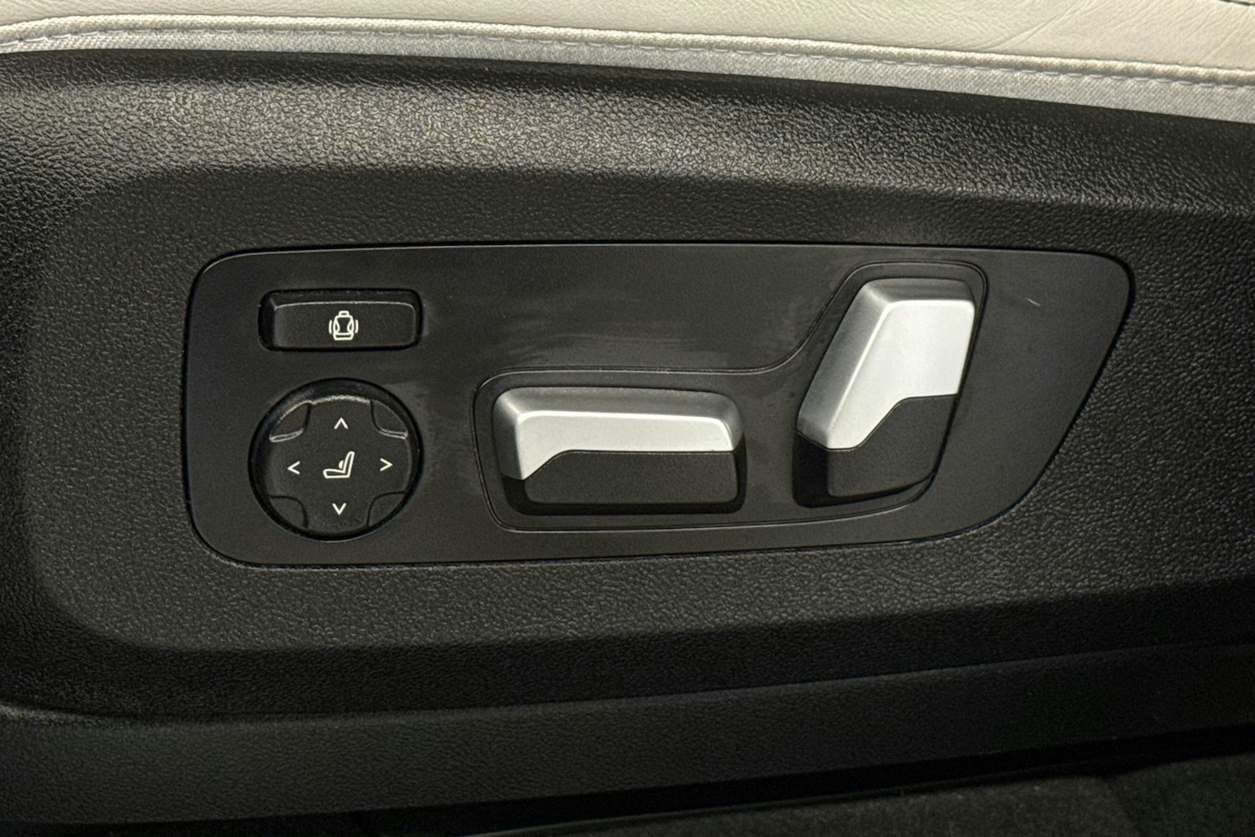 harmaa BMW X5 2024 kuva 29.