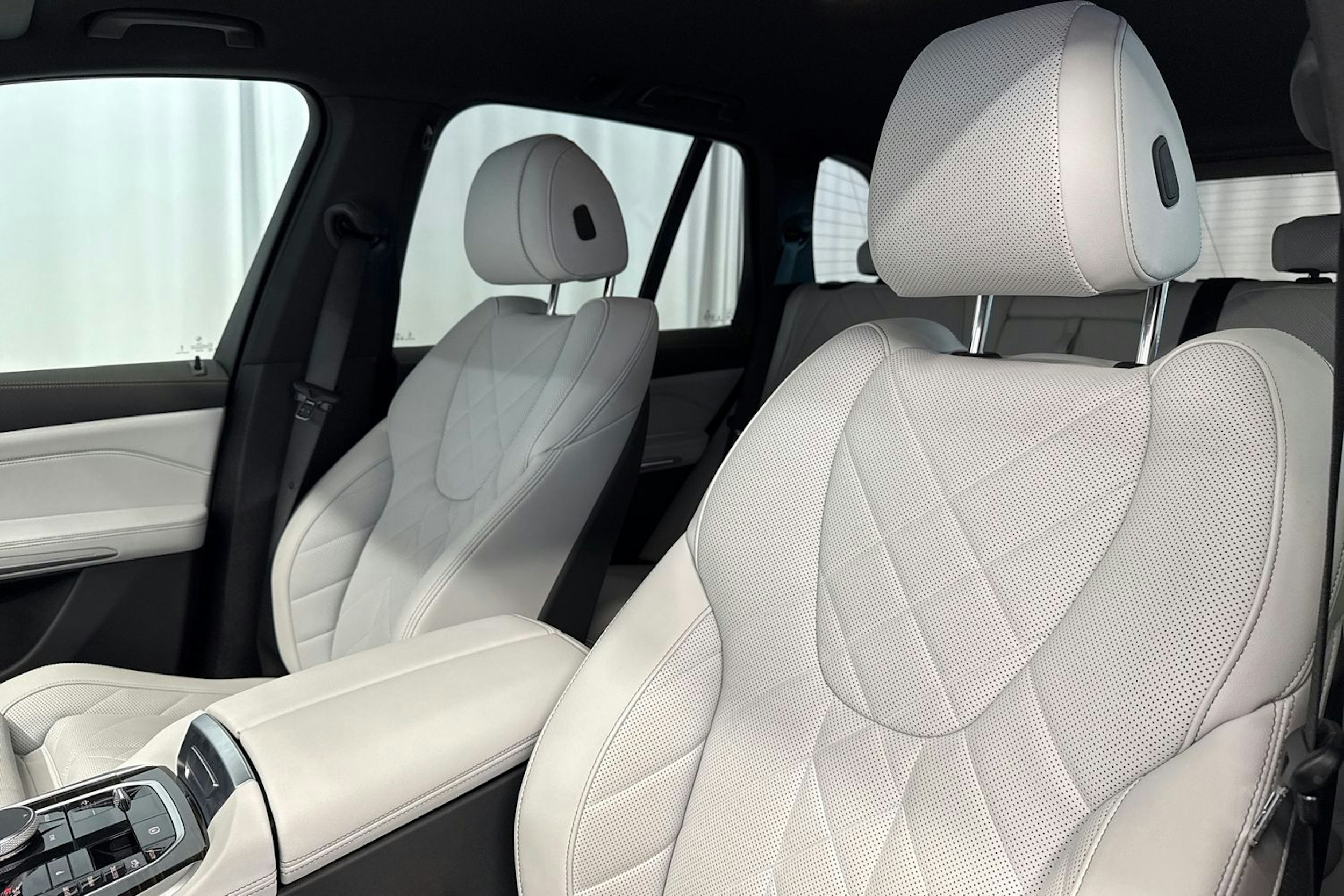 harmaa BMW X5 2024 kuva 30.