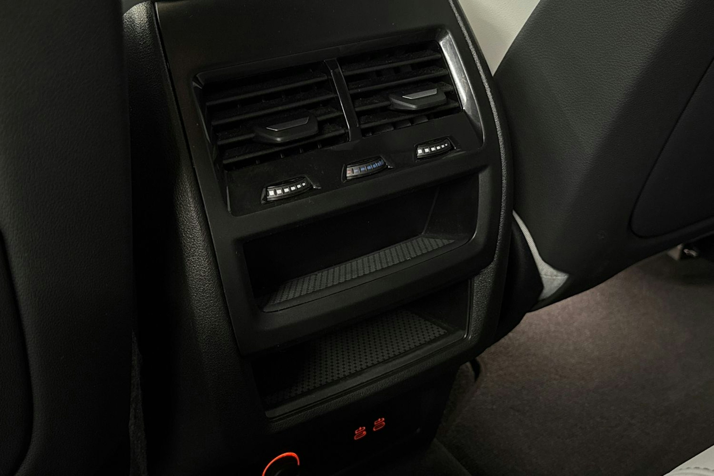 harmaa BMW X5 2024 kuva 31.