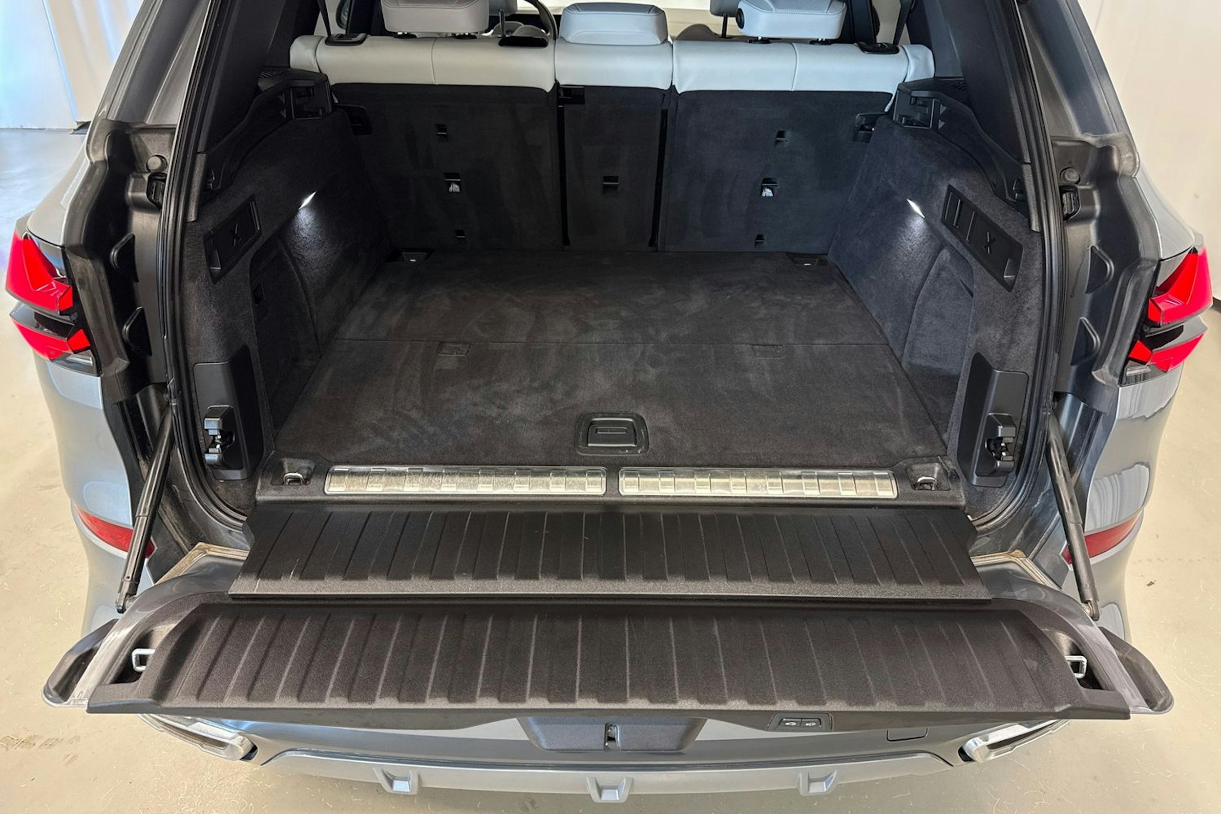 harmaa BMW X5 2024 kuva 33.