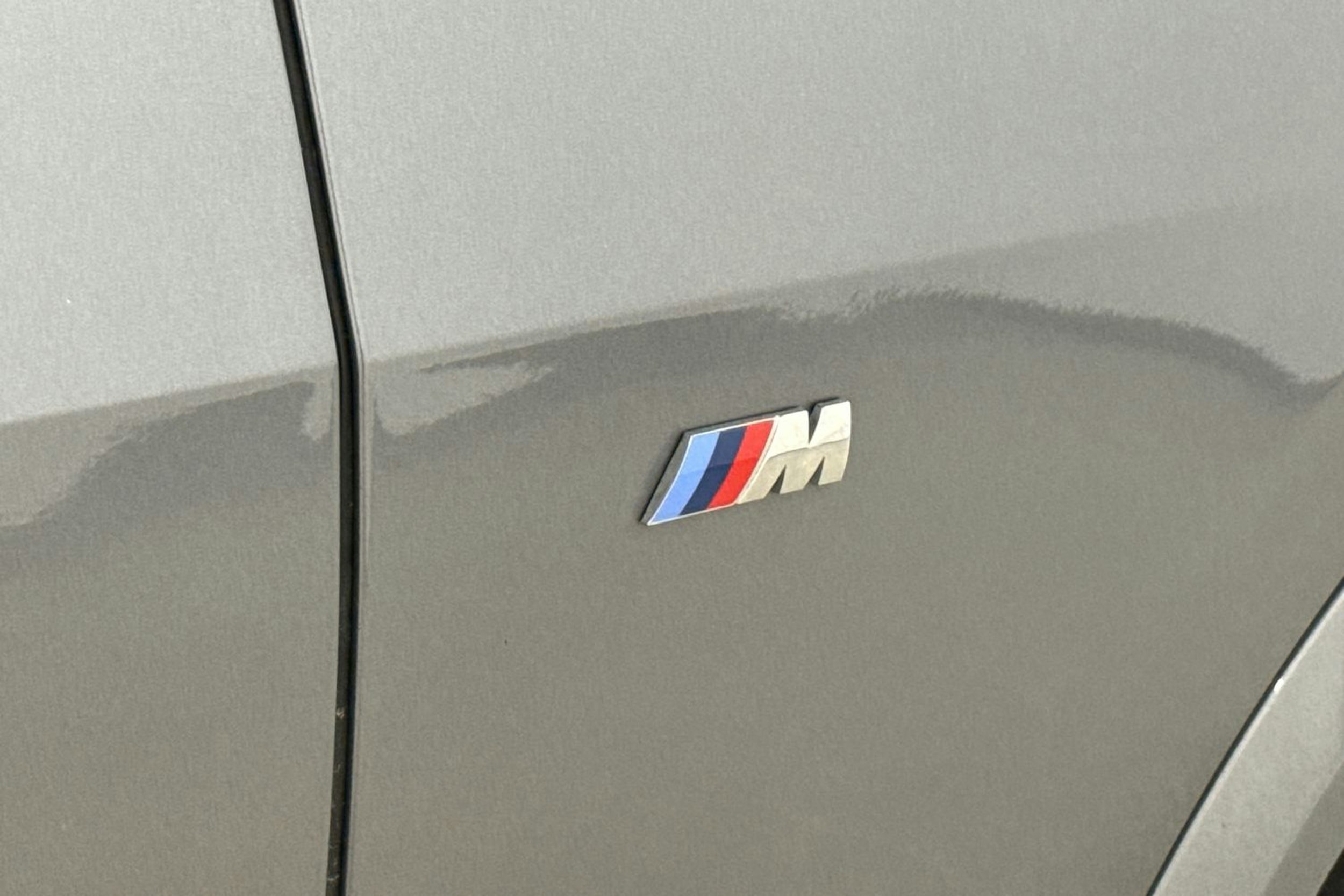 harmaa BMW X5 2024 kuva 39.