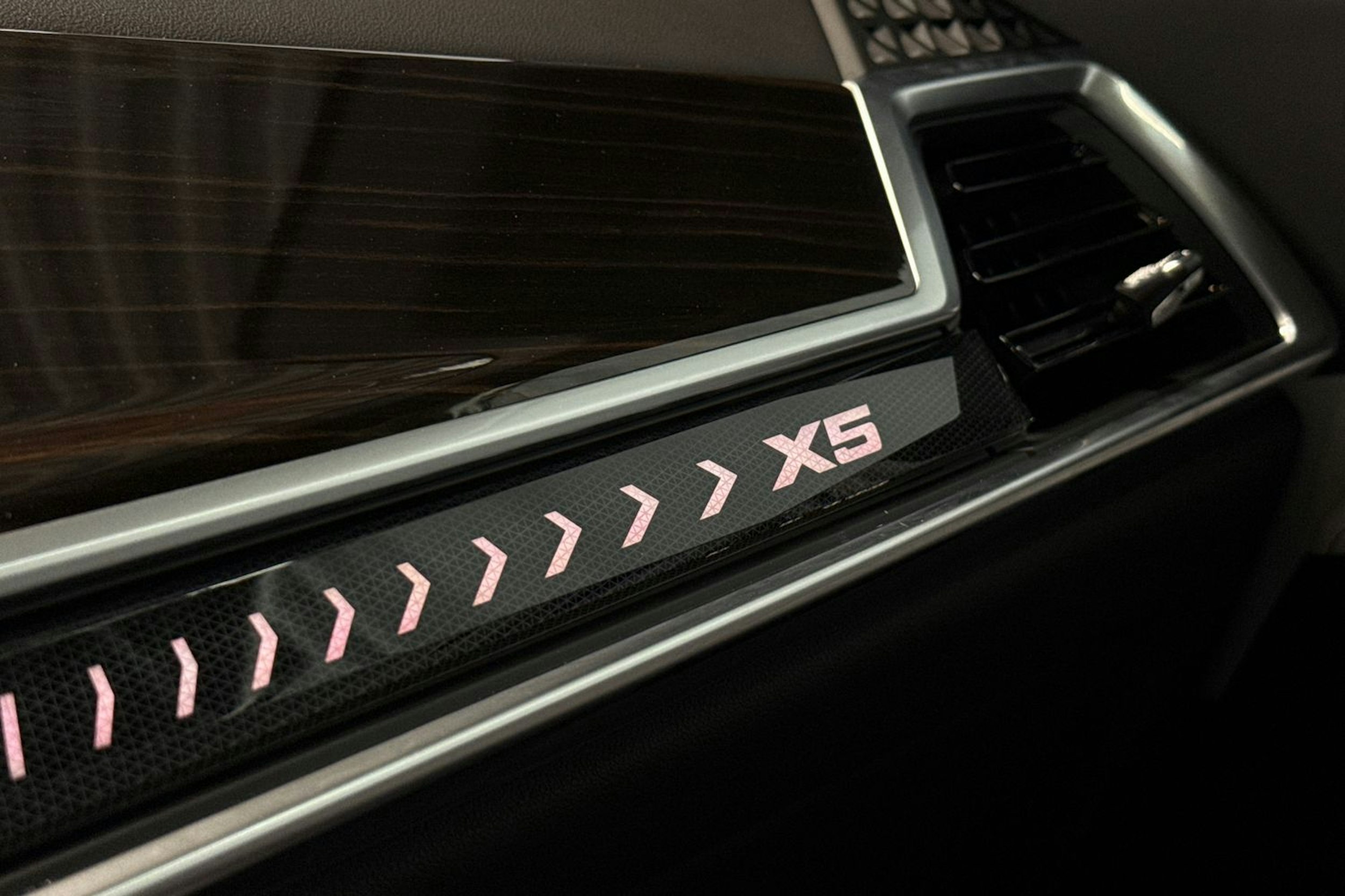 harmaa BMW X5 2024 kuva 40.