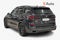 musta BMW X5 2024 kuva 2.