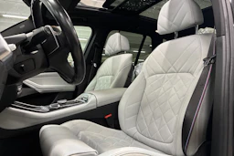 musta BMW X5 2024 kuva 4.