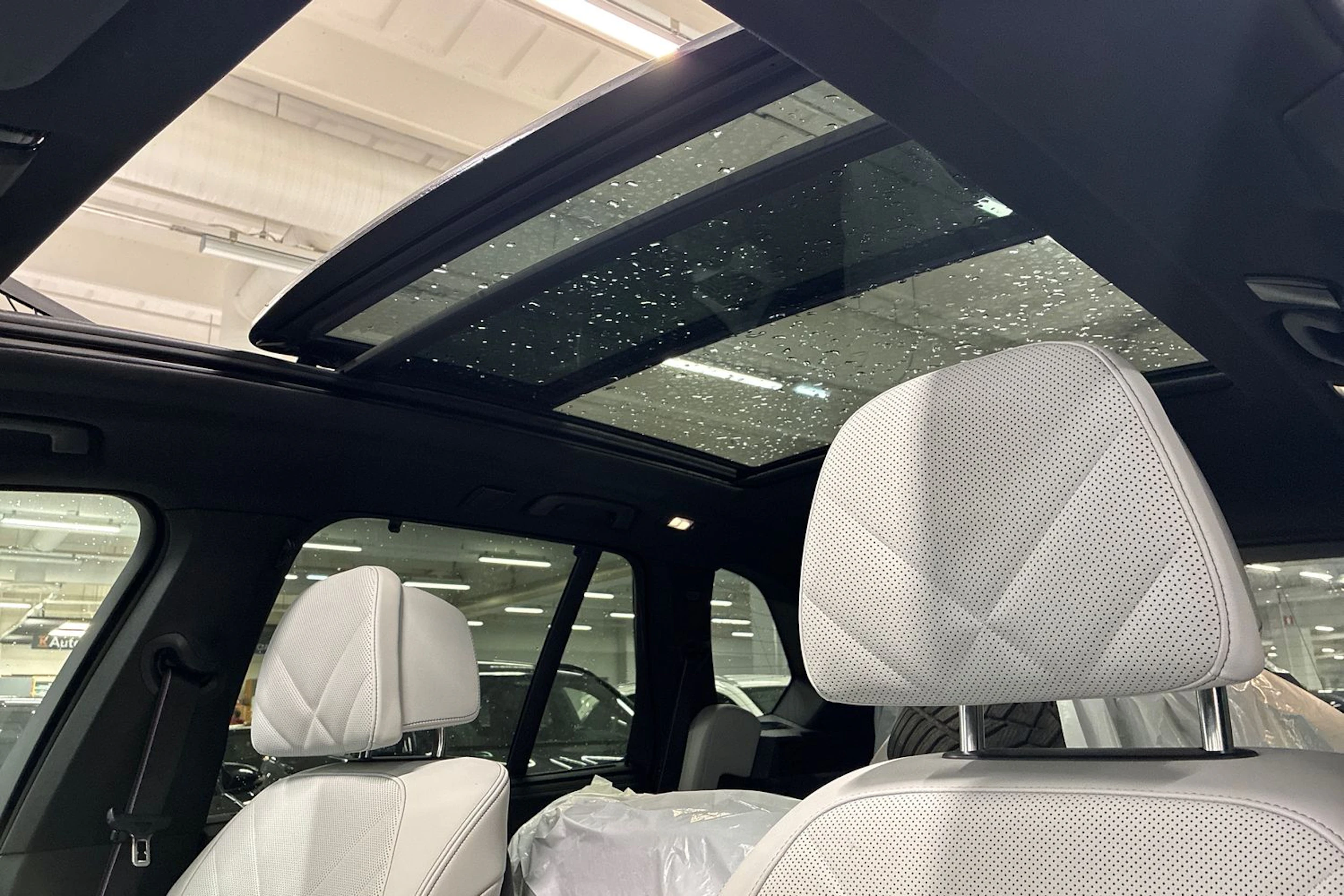 musta BMW X5 2024 kuva 5.