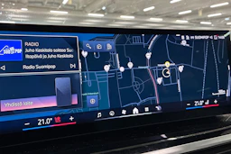 musta BMW X5 2024 kuva 8.