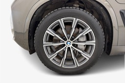 Vihreä BMW X5 xDrive50e 2024 kuva 11.