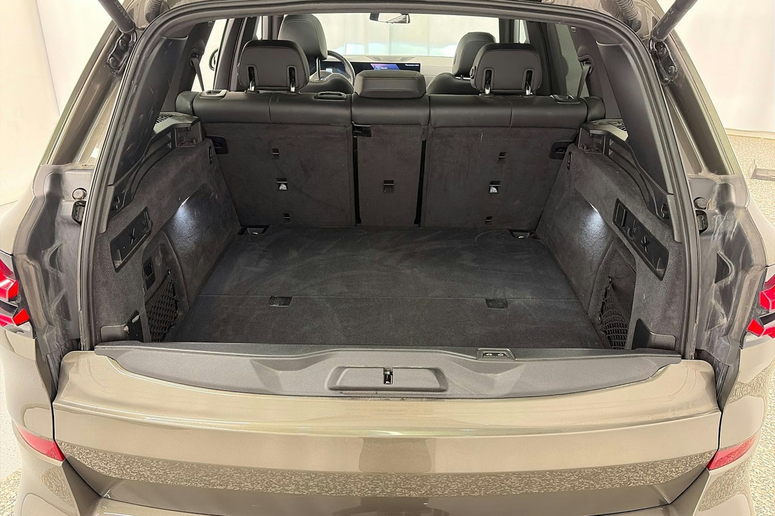 Vihreä BMW X5 xDrive50e 2024 kuva 13.