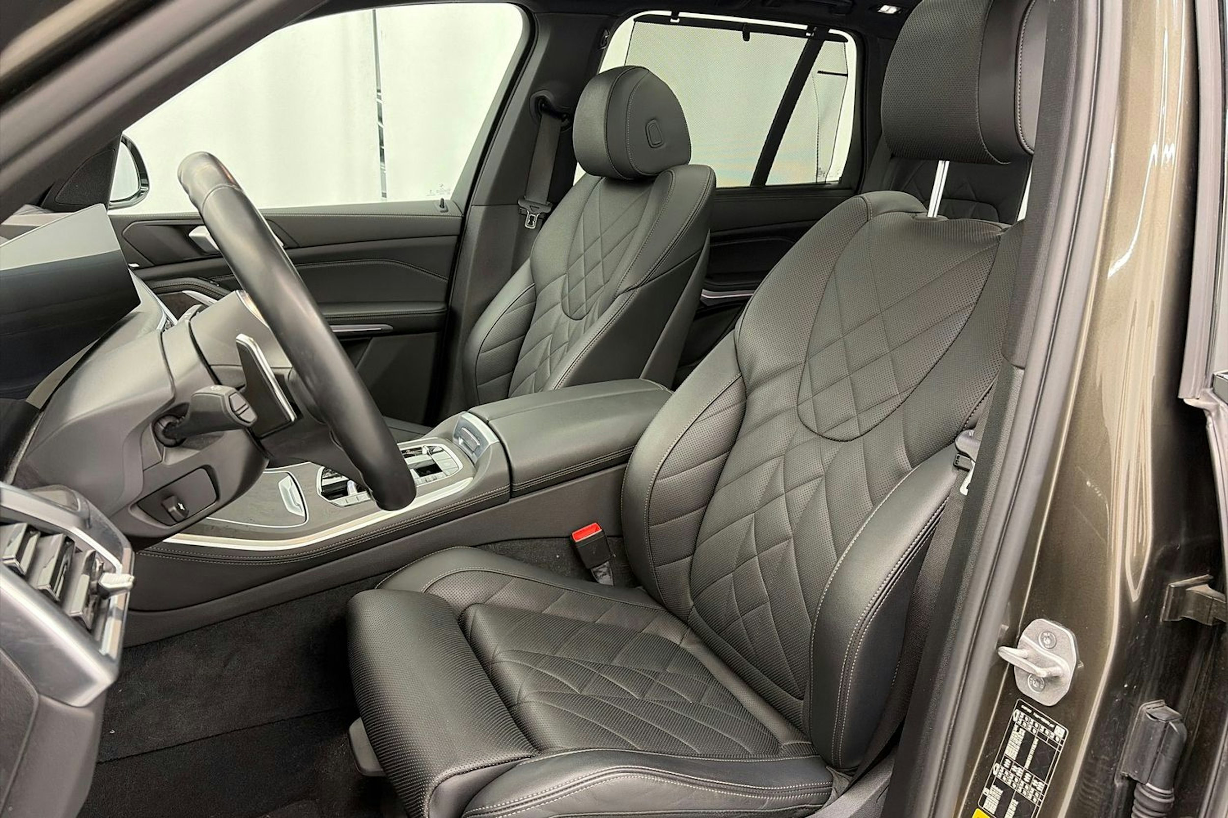 Vihreä BMW X5 xDrive50e 2024 kuva 17.