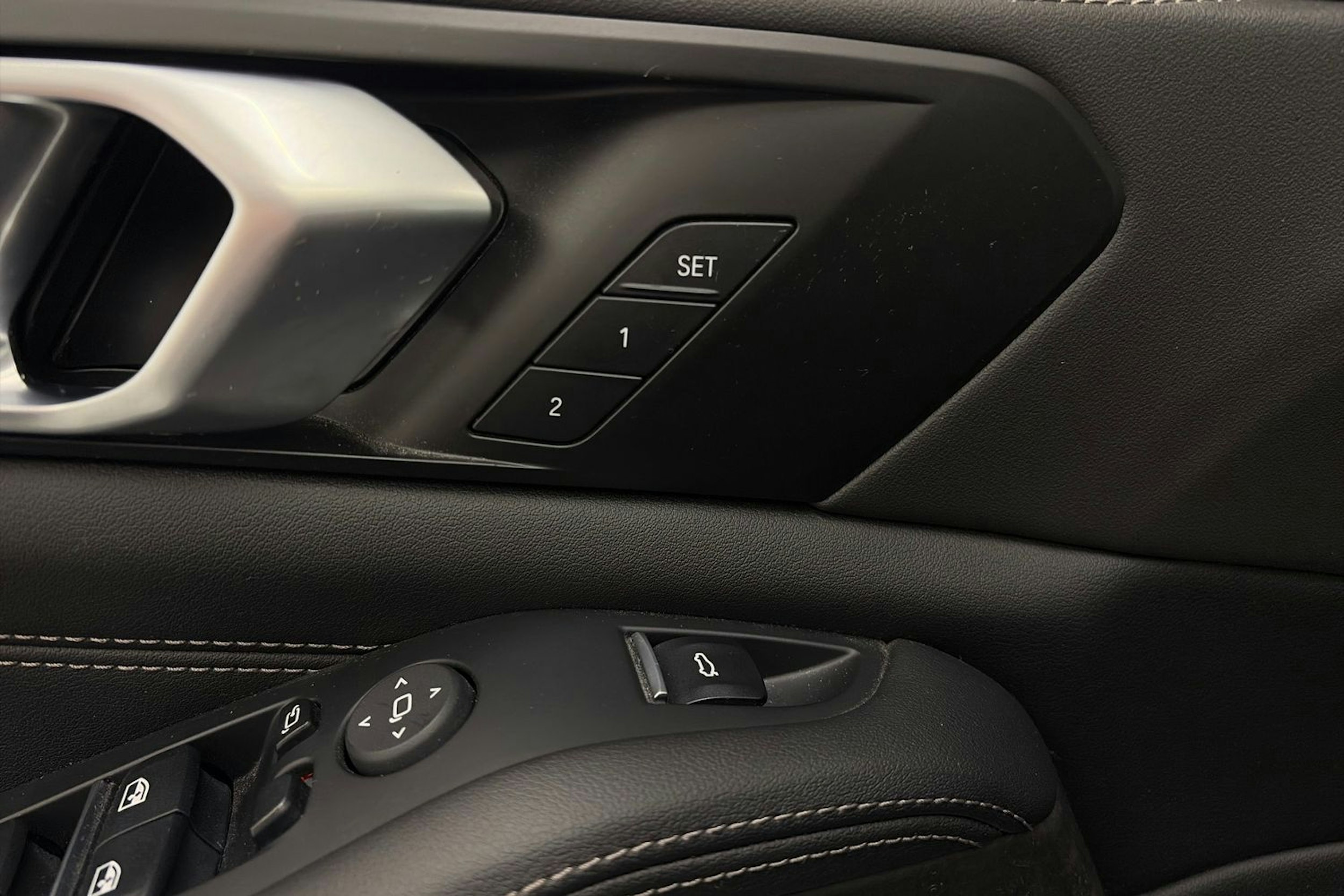 Vihreä BMW X5 xDrive50e 2024 kuva 18.