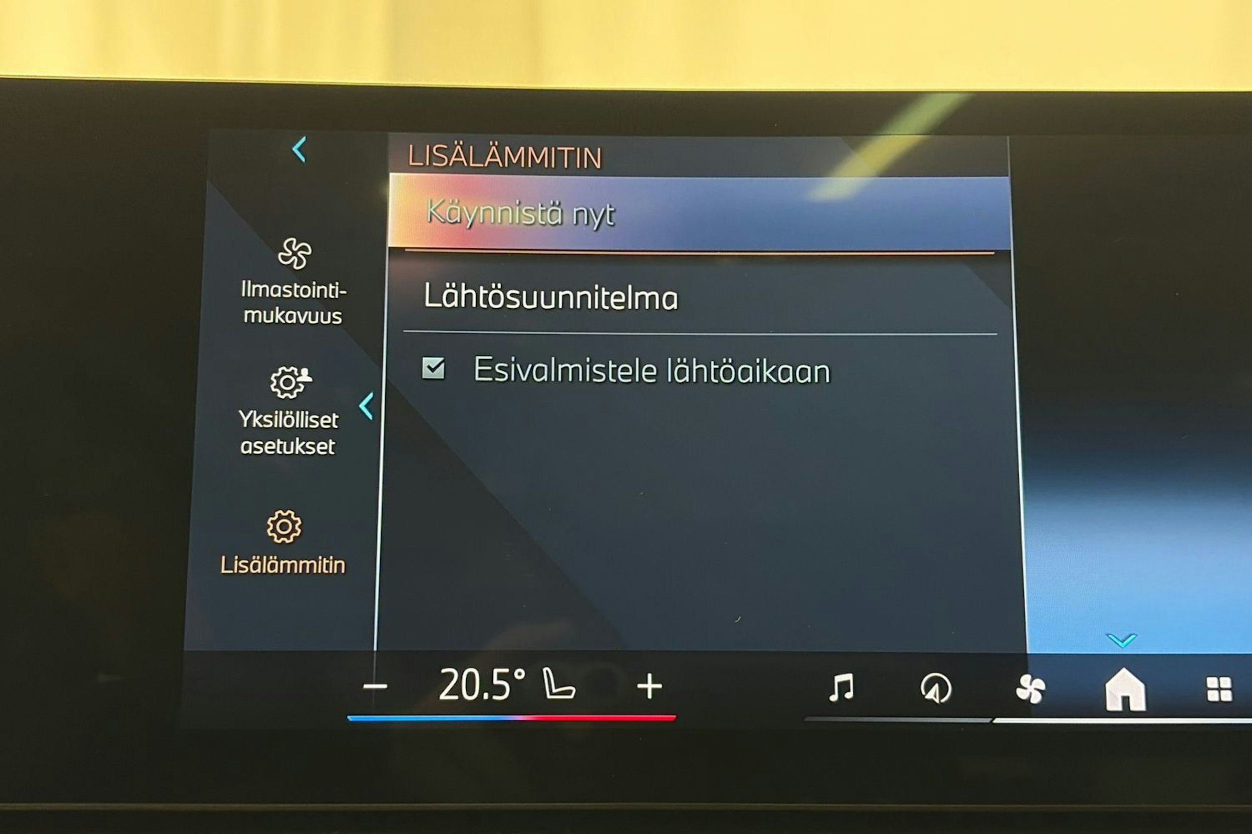 Vihreä BMW X5 xDrive50e 2024 kuva 28.