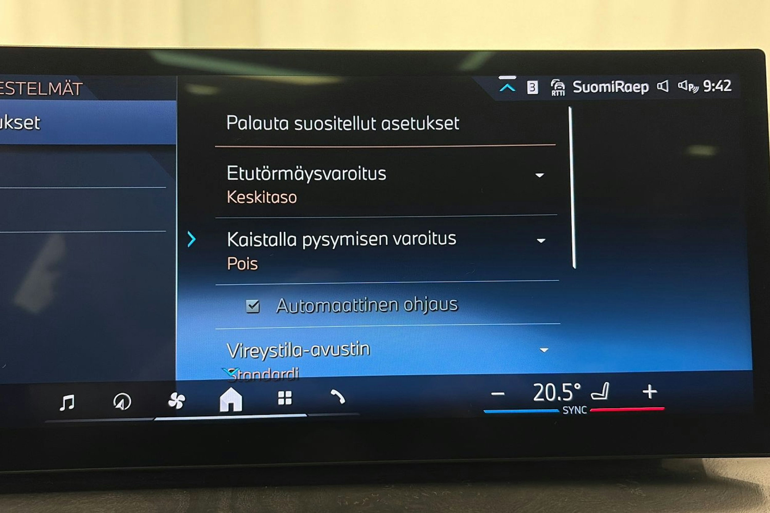 Vihreä BMW X5 xDrive50e 2024 kuva 30.