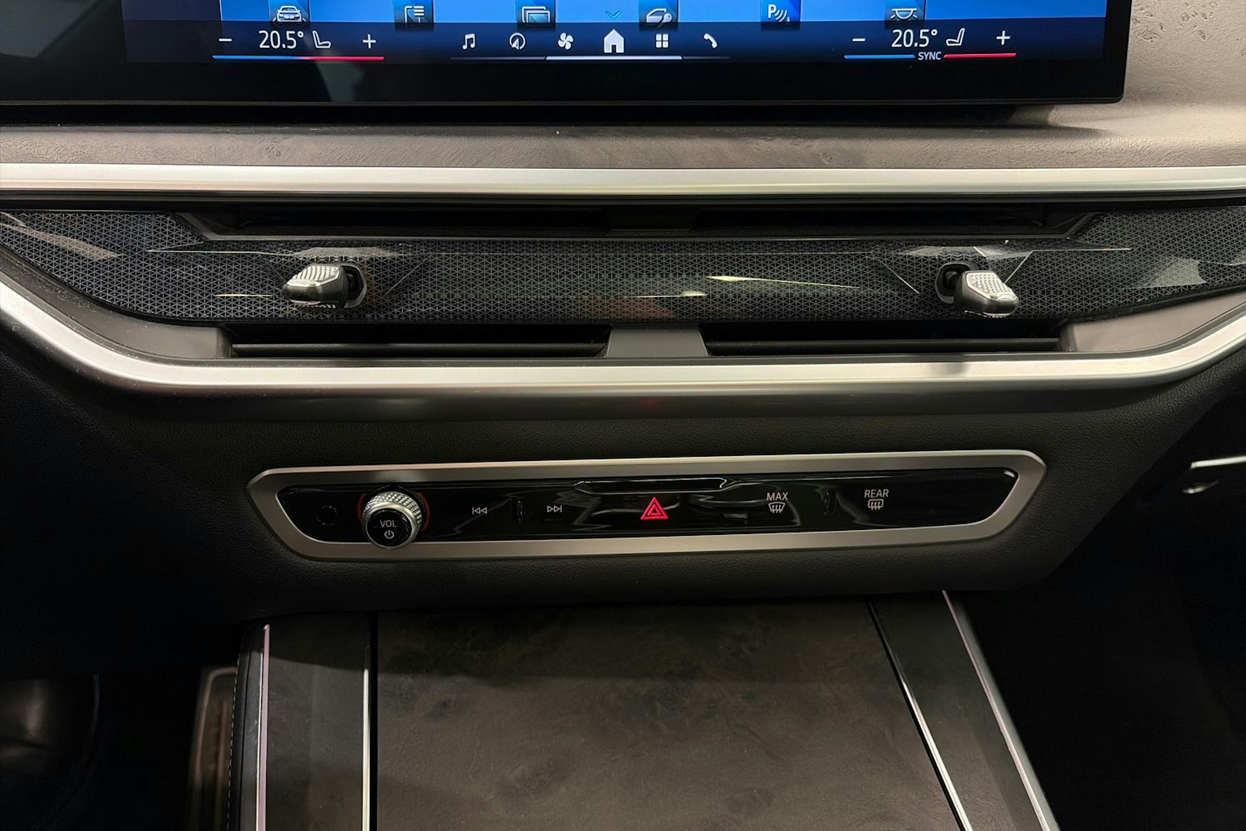 Vihreä BMW X5 xDrive50e 2024 kuva 33.