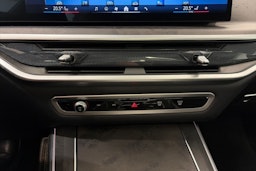 Vihreä BMW X5 xDrive50e 2024 kuva 33.