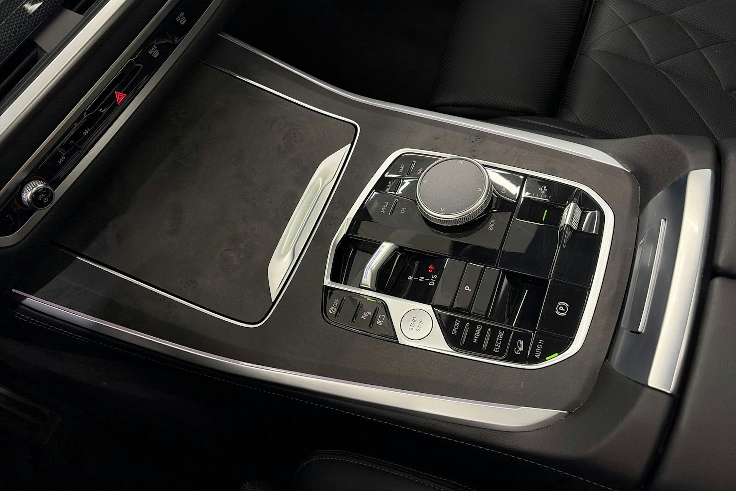 Vihreä BMW X5 xDrive50e 2024 kuva 34.