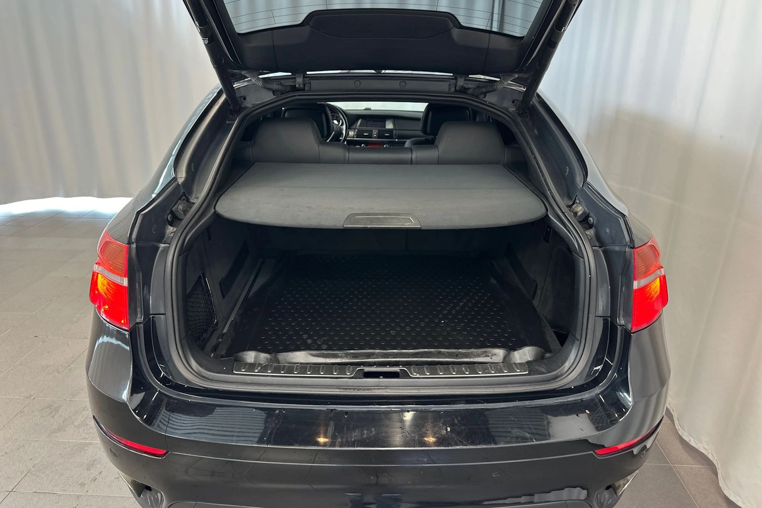 musta BMW X6 2008 kuva 16.
