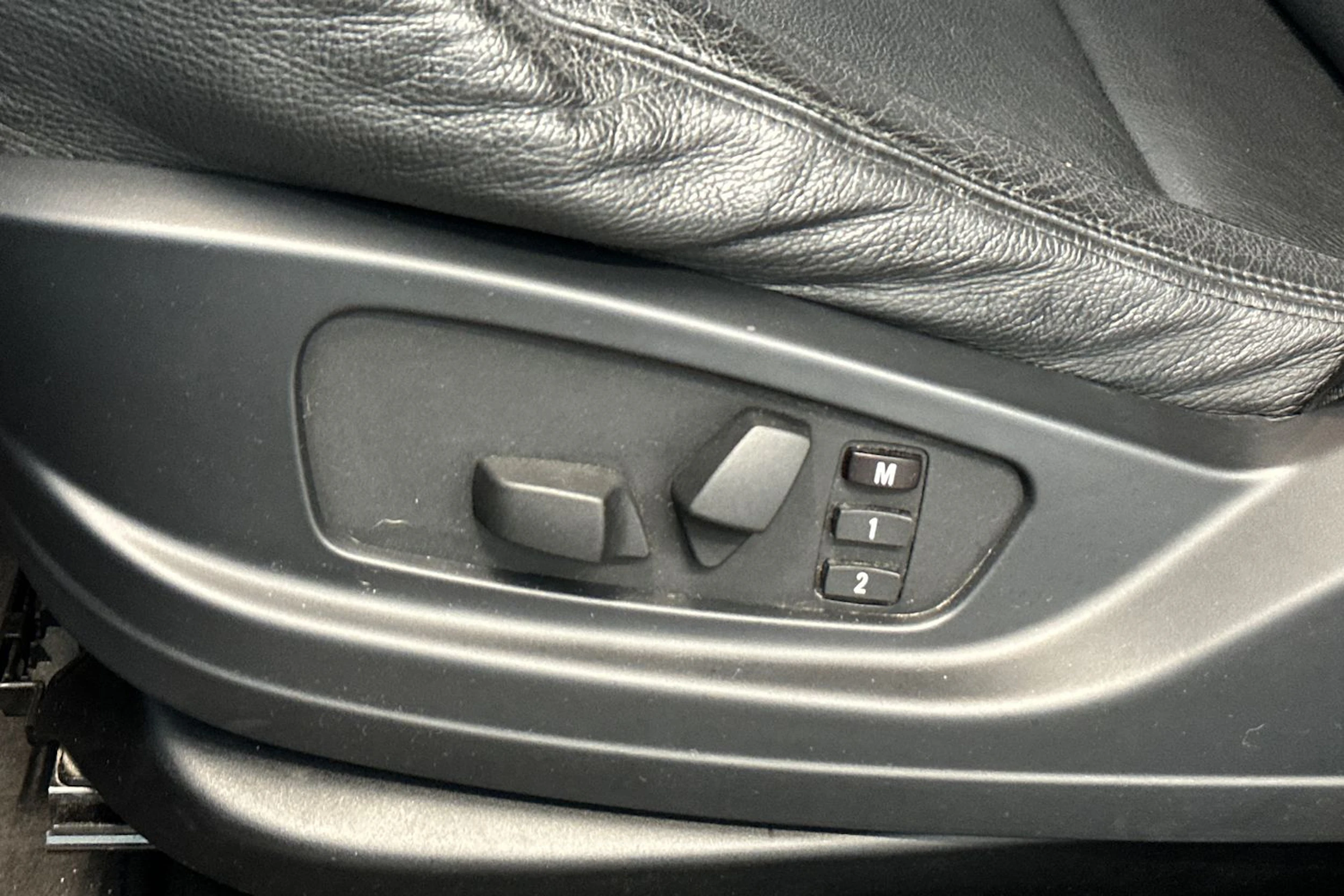 musta BMW X6 2008 kuva 18.