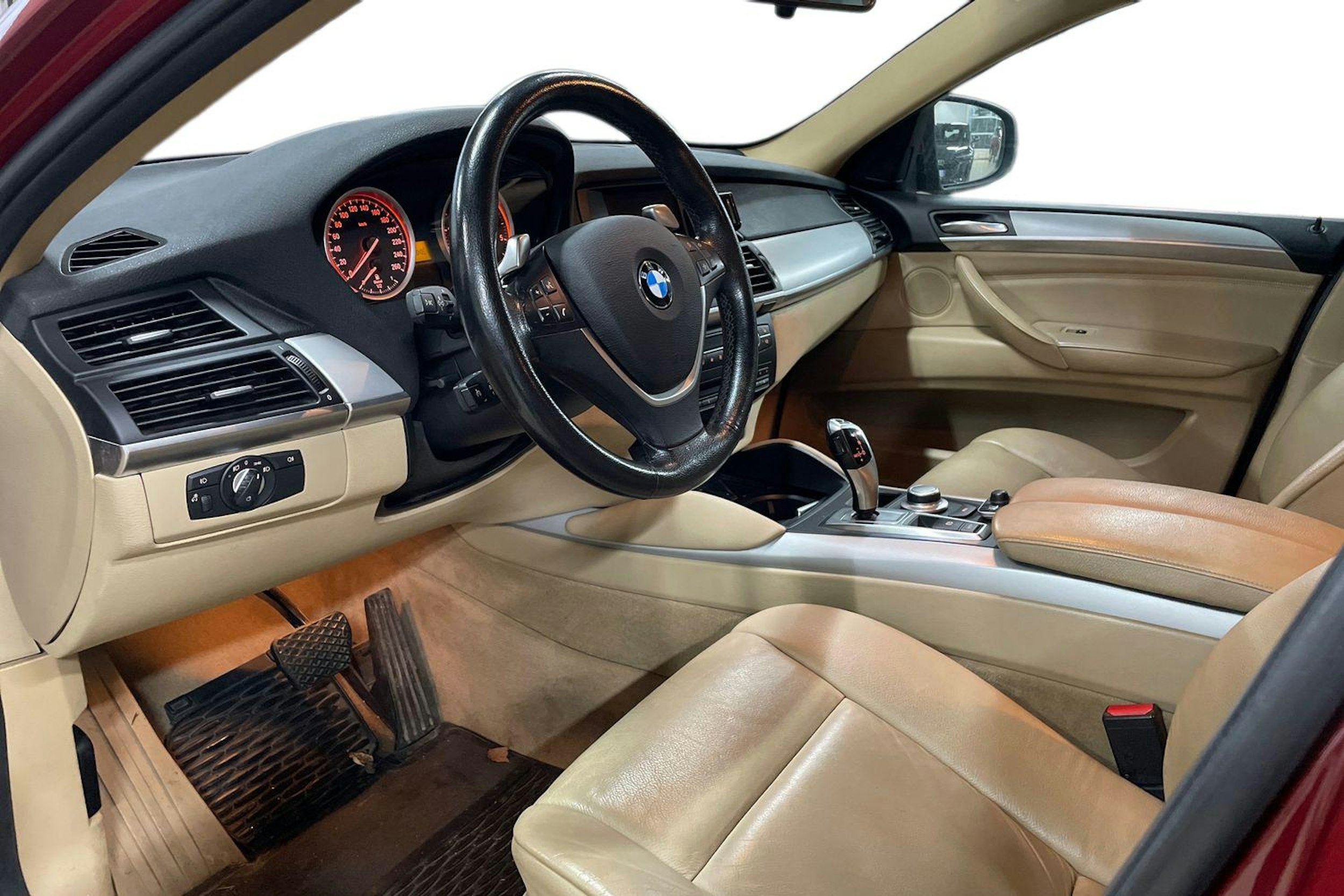 punainen BMW X6 2010 kuva 3.