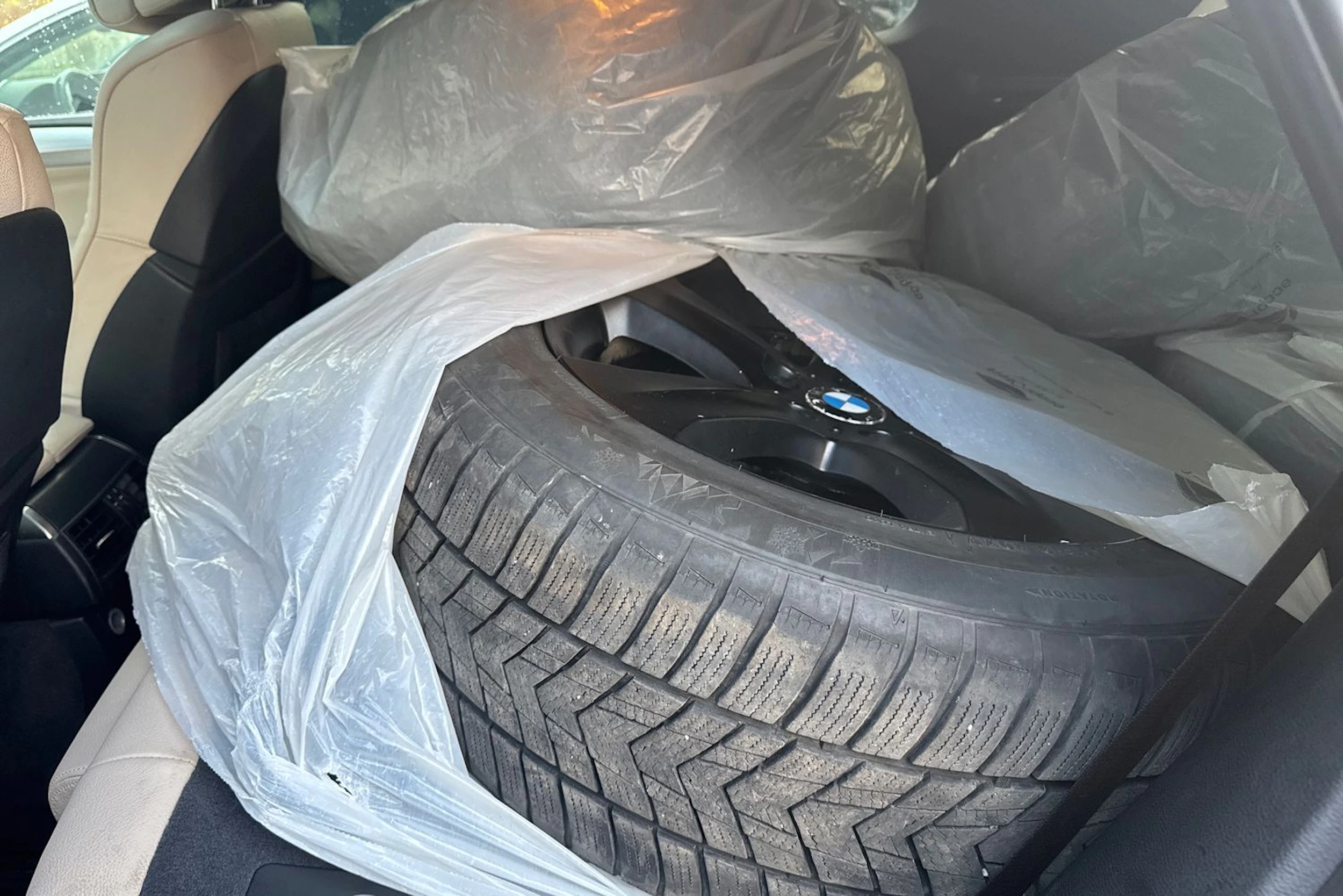 musta BMW X6 2012 kuva 5.