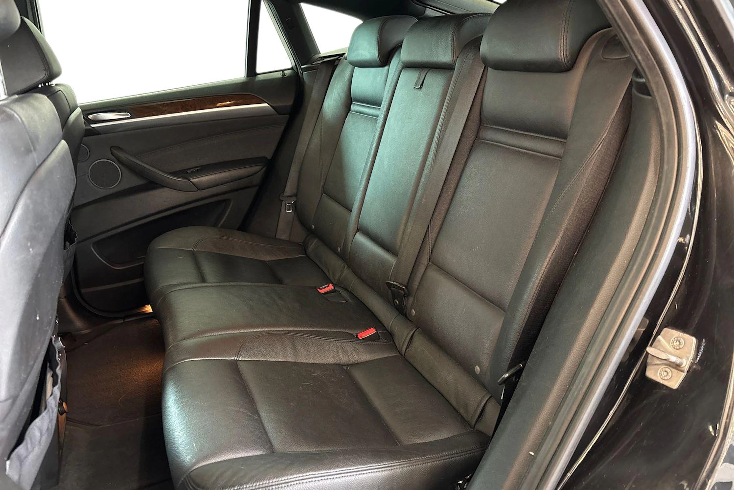Musta BMW X6 2012 kuva 8.