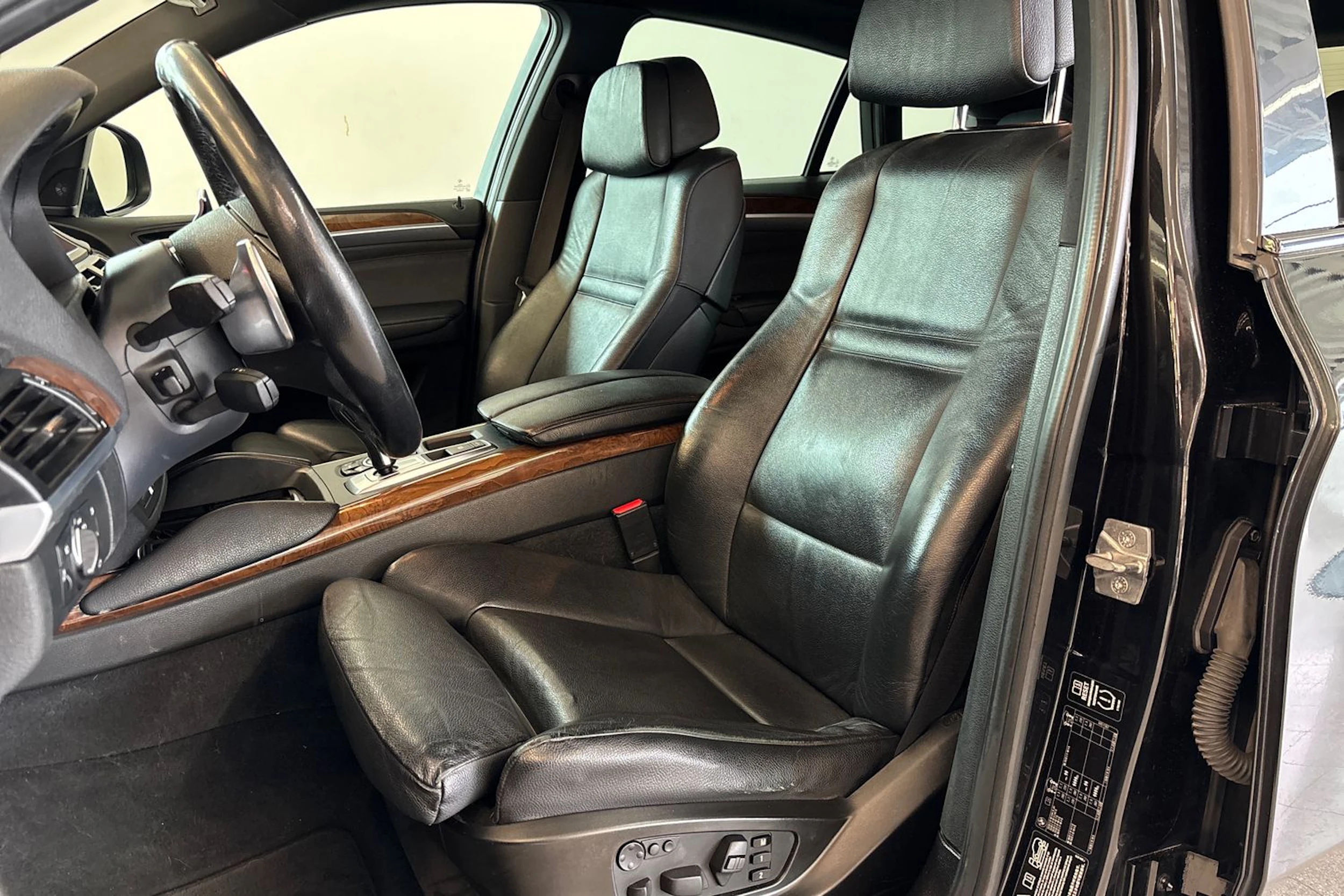 Musta BMW X6 2012 kuva 11.
