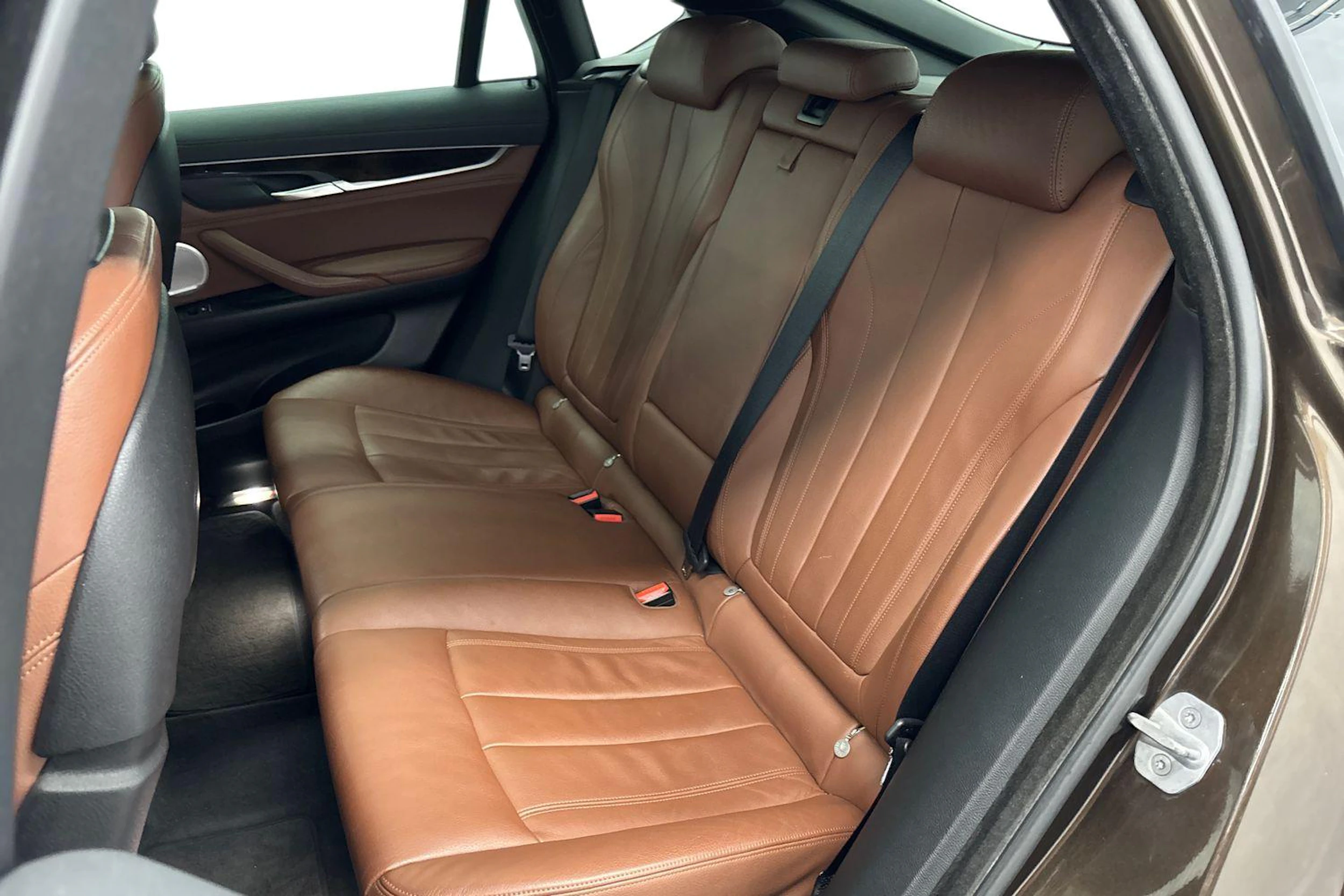 ruskea (beige) BMW X6 2014 kuva 8.